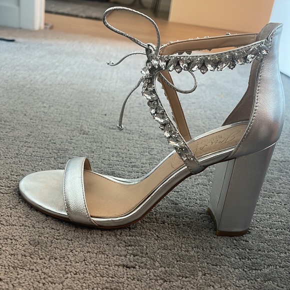 Badglby Mischka jewel silver shoes. - Picture 2 of 3